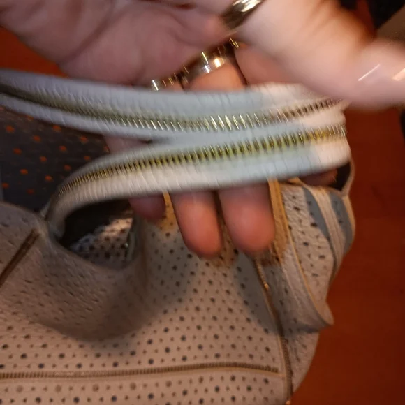 BOTKIER Elegant White Perforated Tote Bag in EUC Comes w Detachable Wristlet - Picture 7 of 17